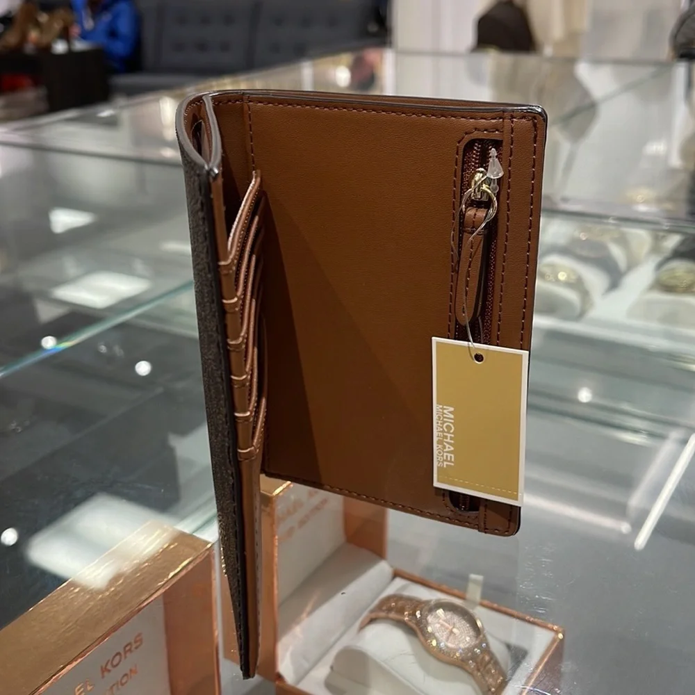 Michael Kors Jet Set Travel Passport Wallet Brown Signature/Golden-Tone Hardware
